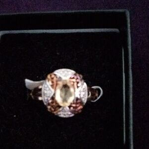 Elegant Gold and Silver Women's Ring Size 7